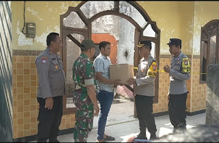 Polres Mojokerto Kota peduli salurkan bantuan Korban Kebakaran di Desa Jetis
