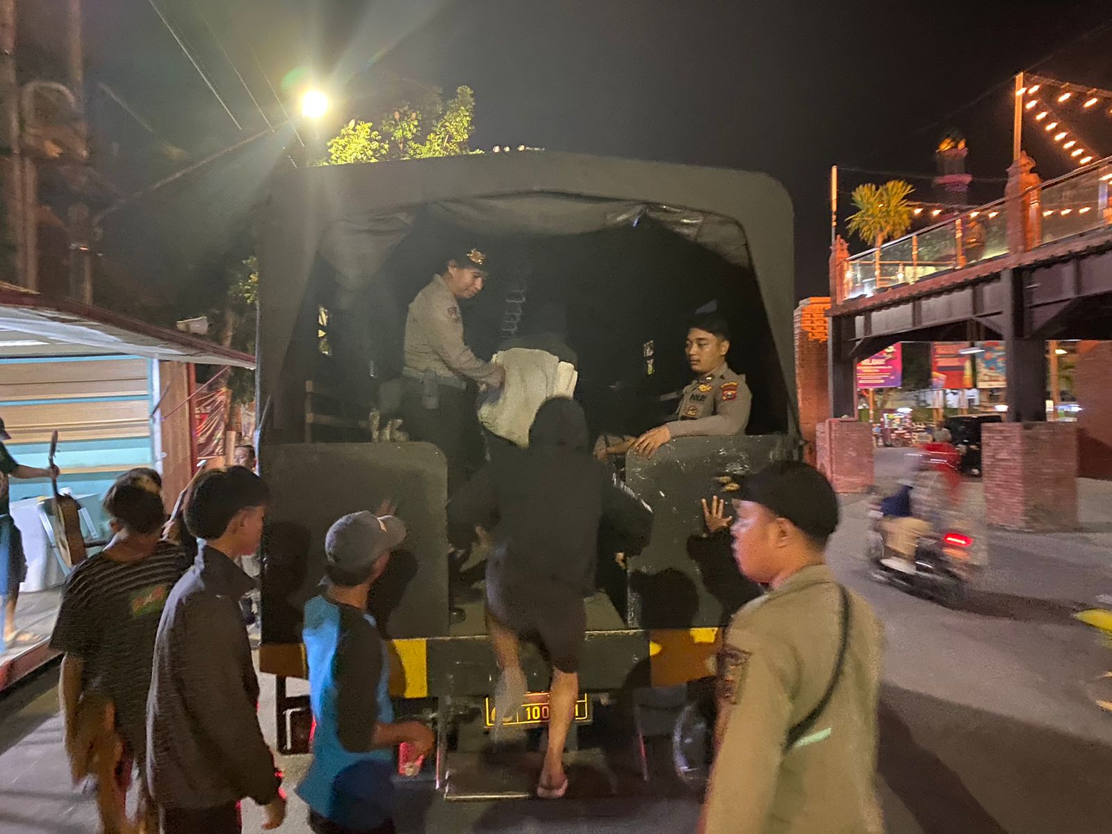 Resahkan Warga, Polres Mojokerto Kota bersama Satpol PP Berhasil Amankan Puluhan Pengamen Jalanan