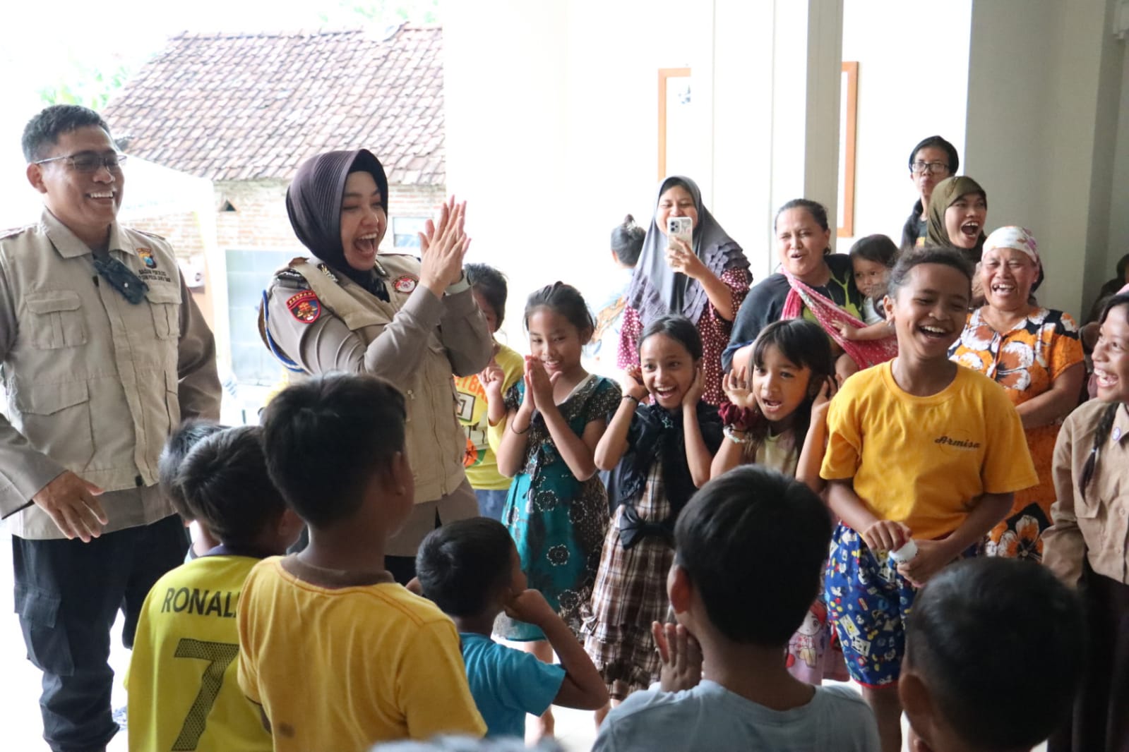 Tim Trauma Healing, Kembalikan Senyum Anak Anak Korban Banjir
