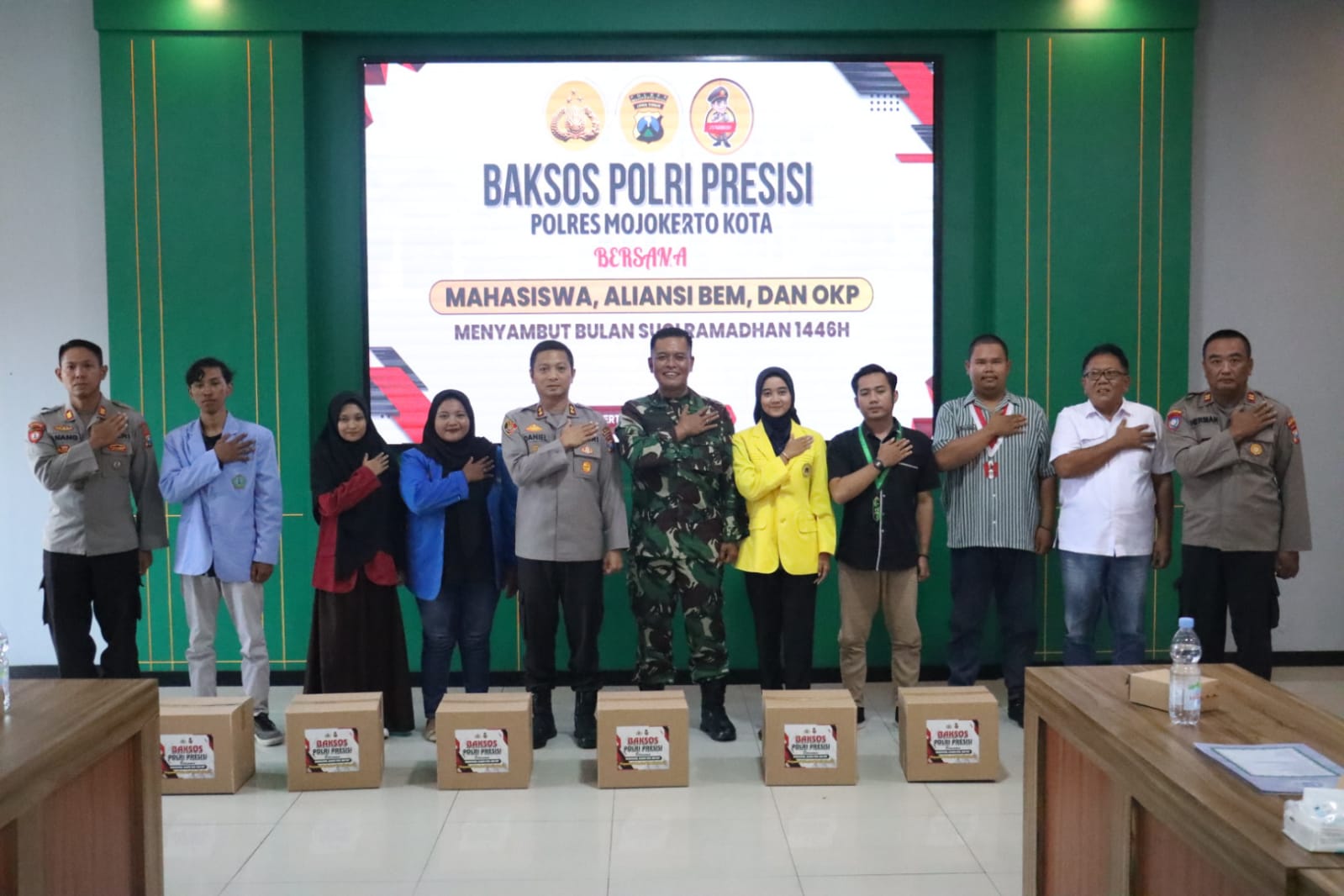 Polres Mojokerto Kota Bersama Mahasiswa, BEM dan OKP Gelar Bakti Sosial Sambut Bulan Ramadhan
