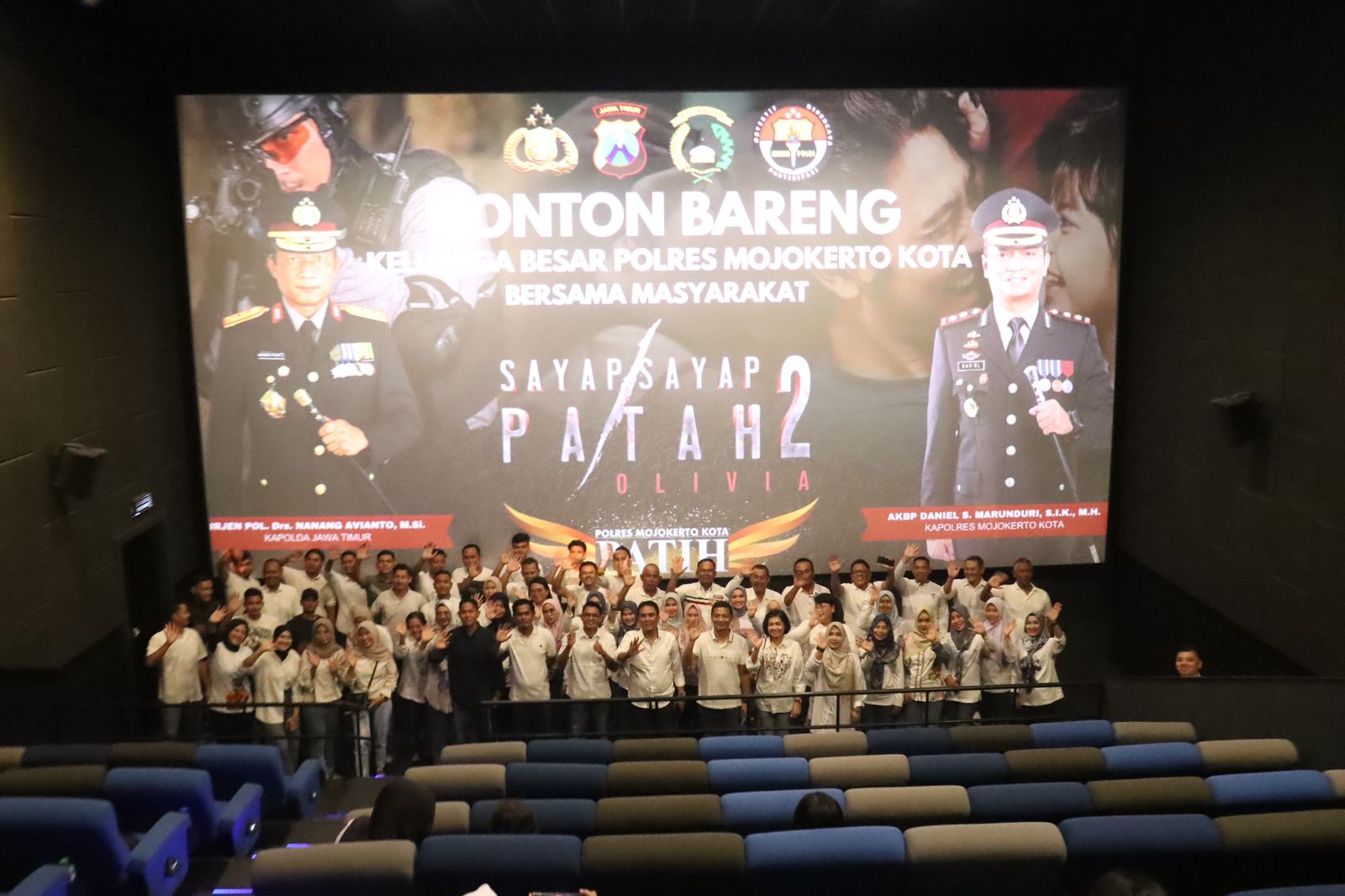 Nonton Bareng “Sayap Sayap Patah 2 : Olivia”, Kapolres Mojokerto Kota Ajak Mahasiswa dan Pelajar
