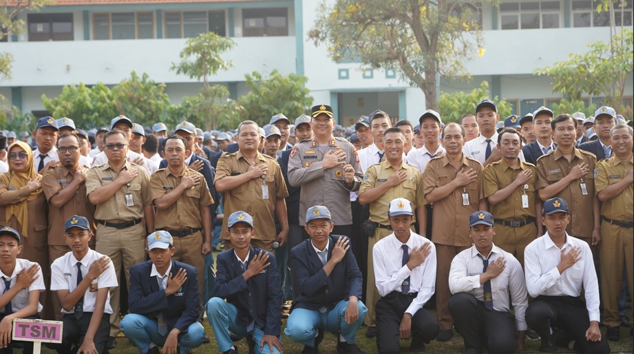 Mewujudkan Generasi Emas Bangsa, Kapolres Mojokerto kota hadir menginspirasi siswa SMKN 1 Kota Mojokerto